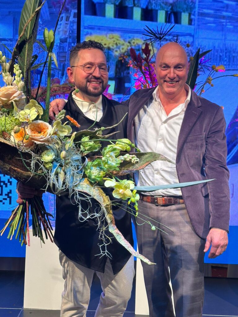 John Buskermolen - Waterdrinker si Tomasz Max Kuczyński (World Cup Floral Art Winner 2025) la evenimentul FlowersX organizat de Flowers Market Holland in ianuarie 2026 